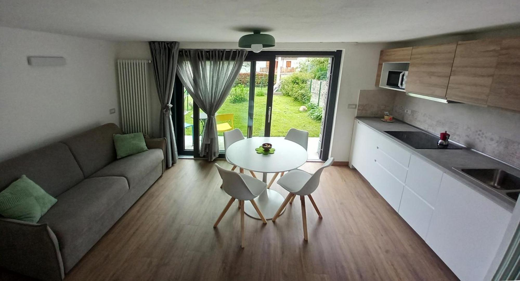 Casa Borna Da Ghiasa Holiday home Emarese